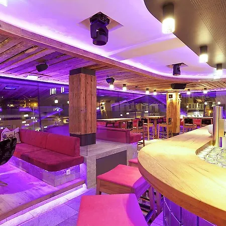 מלון Harakiri Partyhouse 3*