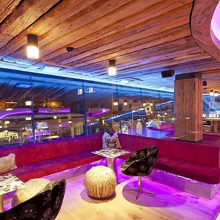 מלון Harakiri Partyhouse