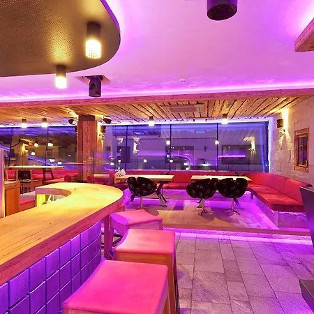 מלון Harakiri Partyhouse 3*