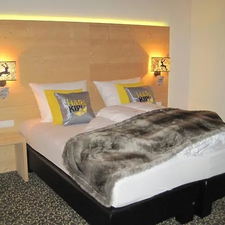 מלון Harakiri Partyhouse 3*