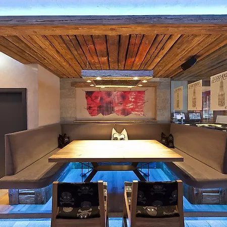 Harakiri Partyhouse Отель Майрхофен